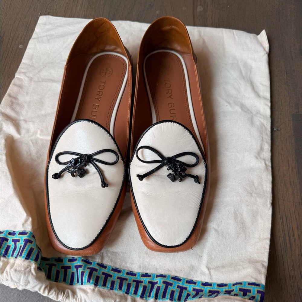 Tory Burch Charm two tone loafer tan/new ivory